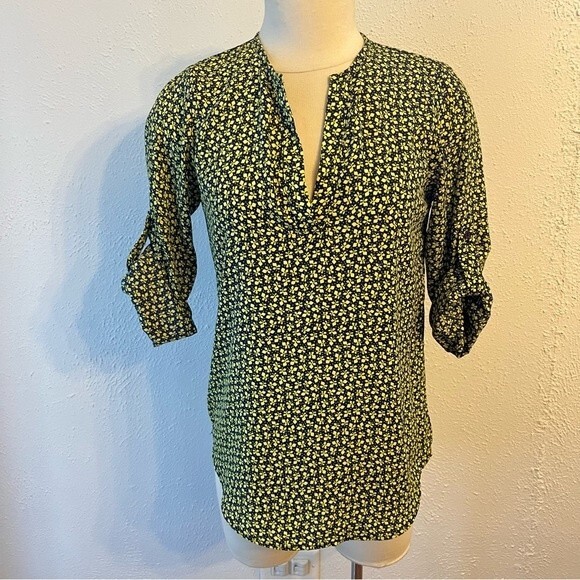 Collective Concepts Navy & Yellow Floral Roll Tab Sleeve Blouse XS - Picture 2 of 7